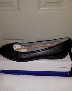 Life Stride Shoes - Life Stride velocity flat shoes NWOT Life Stride Shoes - Life Stride velocity flat shoes NWOT
